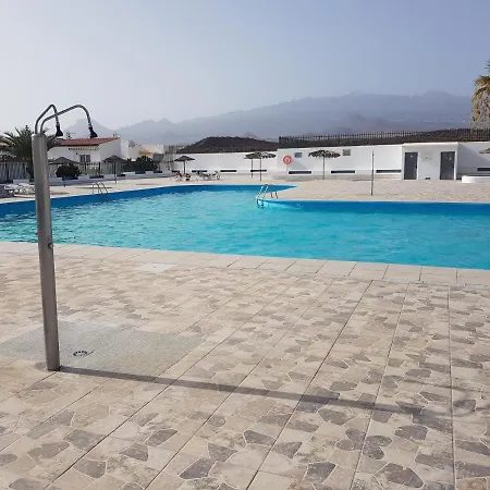 Junto A La Piscina *