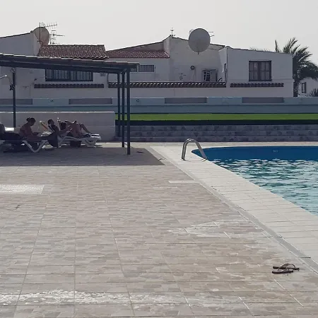 Junto A La Piscina Apartment *