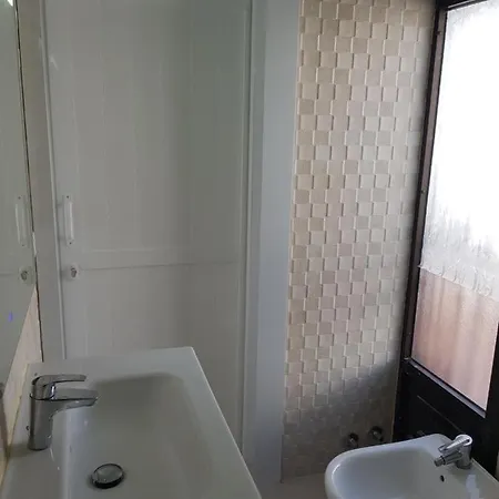 Junto A La Piscina * 아로나