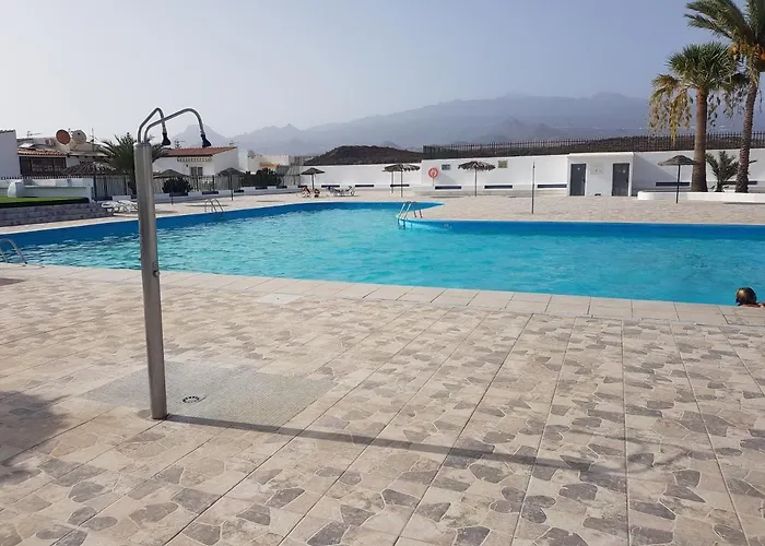 Junto A La Piscina *