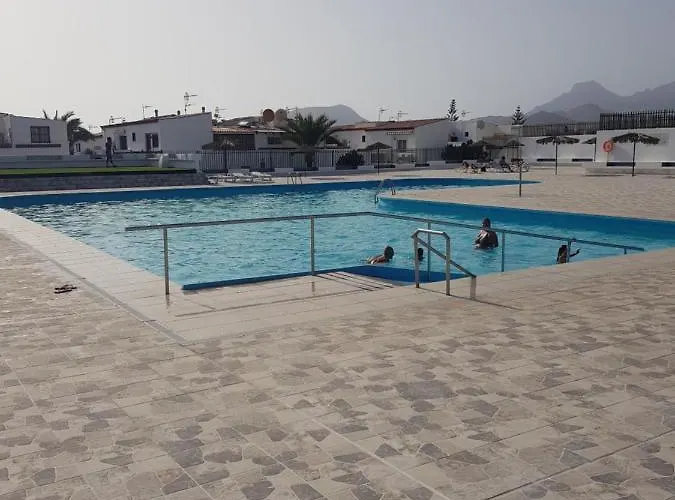 Junto A La Piscina * Arona (Tenerife)